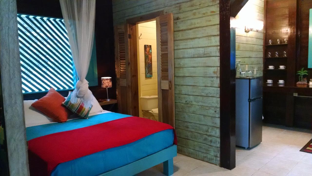 Surf Break At Paunch Bed & Breakfast Bocas del Toro Exterior photo