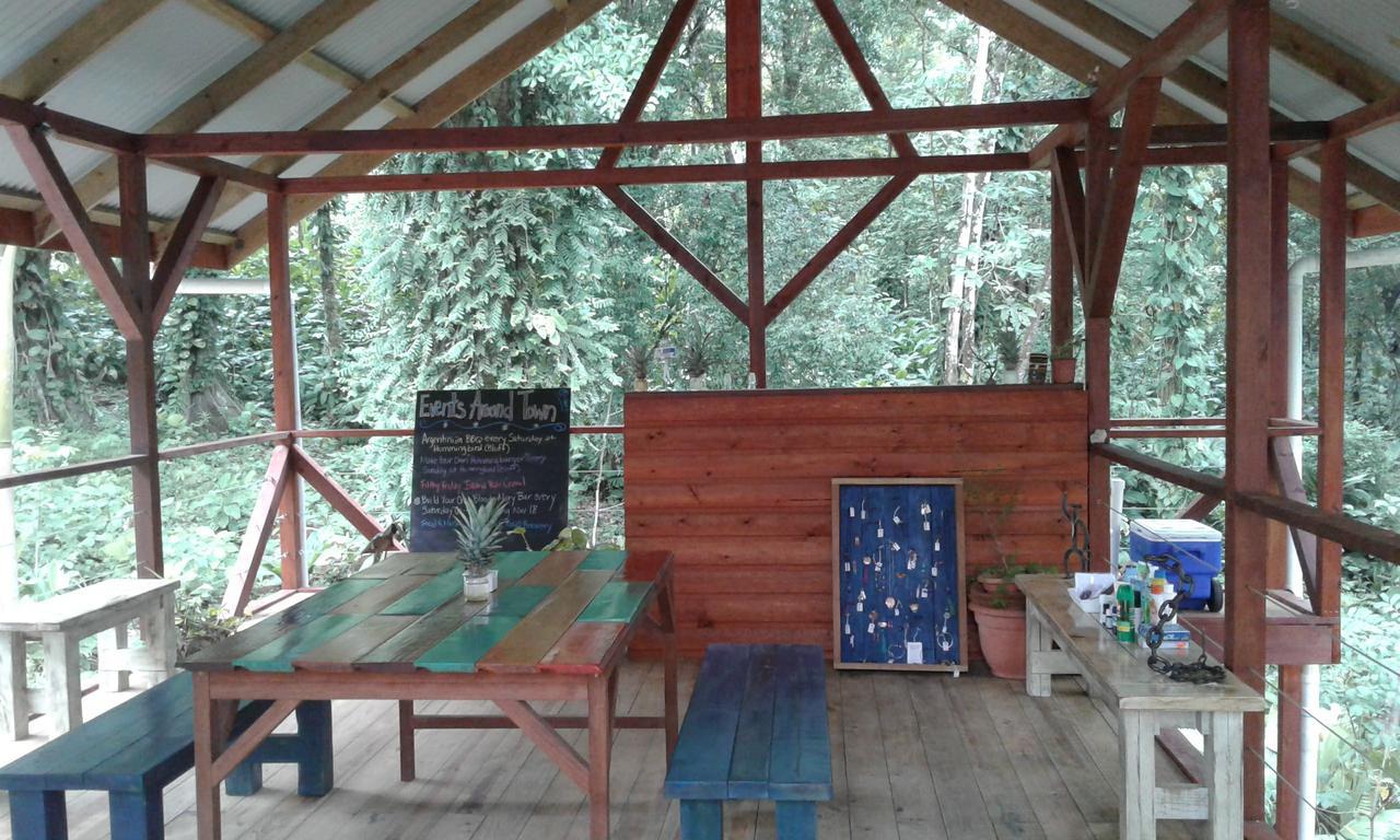 Surf Break At Paunch Bed & Breakfast Bocas del Toro Exterior photo