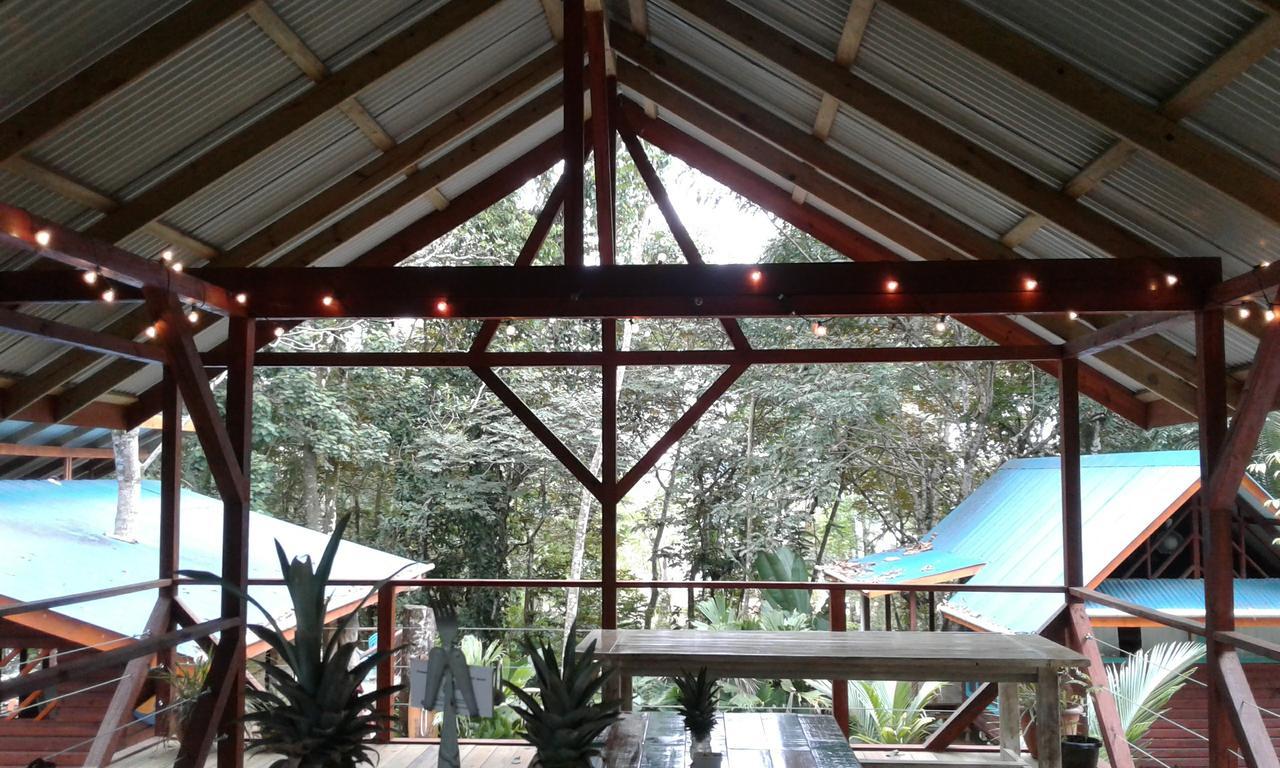 Surf Break At Paunch Bed & Breakfast Bocas del Toro Exterior photo