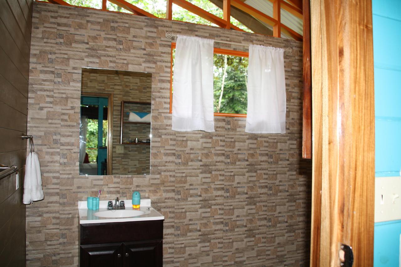 Surf Break At Paunch Bed & Breakfast Bocas del Toro Exterior photo