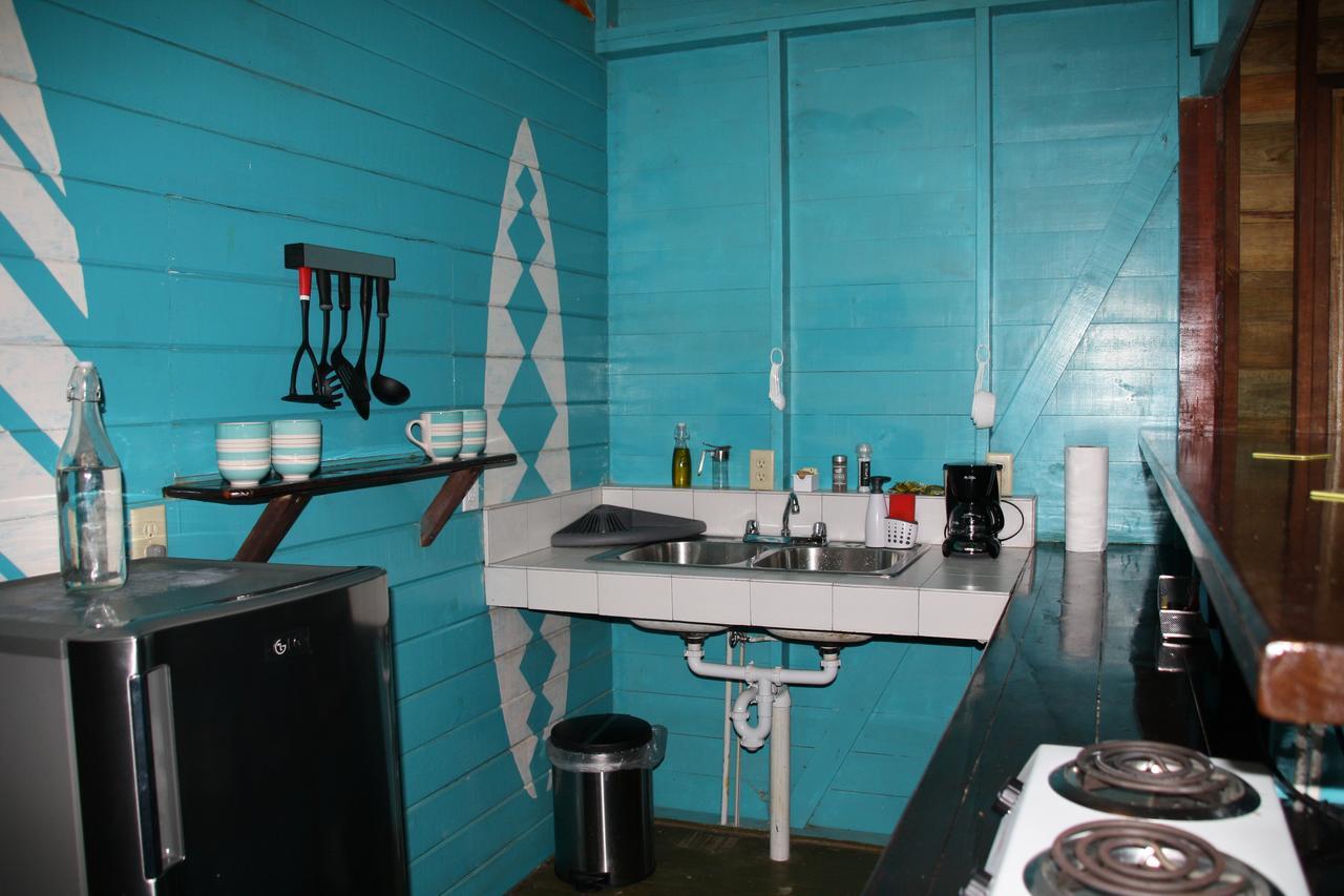 Surf Break At Paunch Bed & Breakfast Bocas del Toro Exterior photo