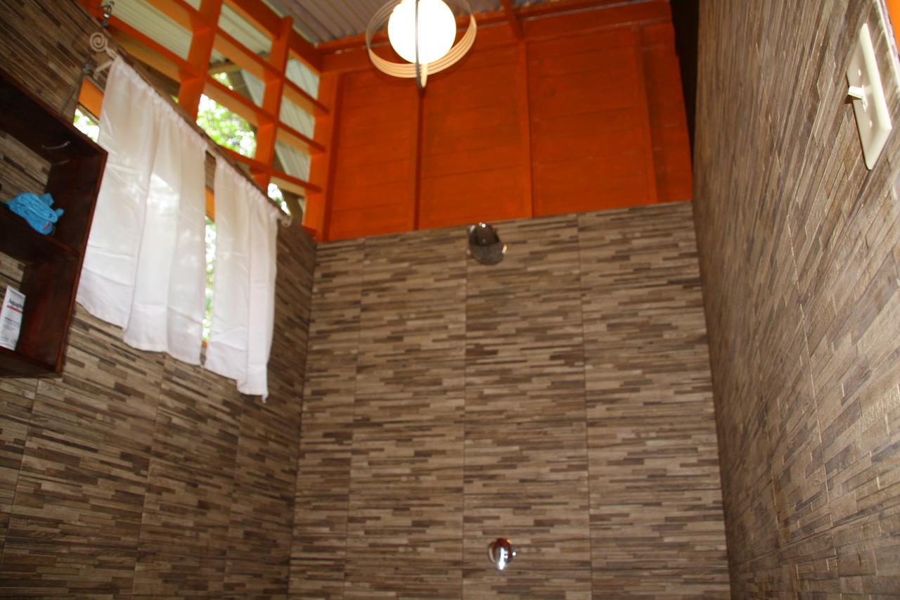 Surf Break At Paunch Bed & Breakfast Bocas del Toro Exterior photo