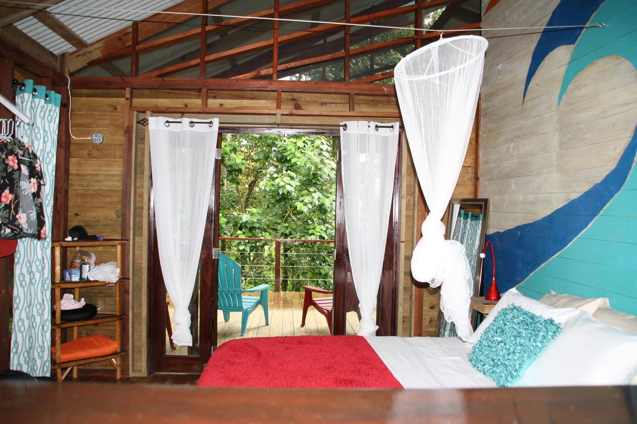 Surf Break At Paunch Bed & Breakfast Bocas del Toro Exterior photo