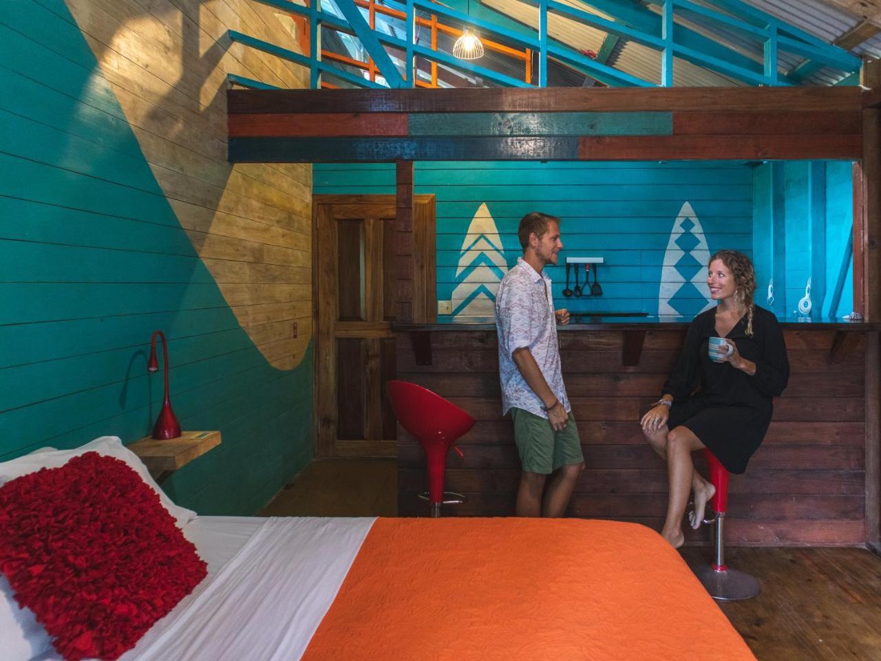 Surf Break At Paunch Bed & Breakfast Bocas del Toro Exterior photo