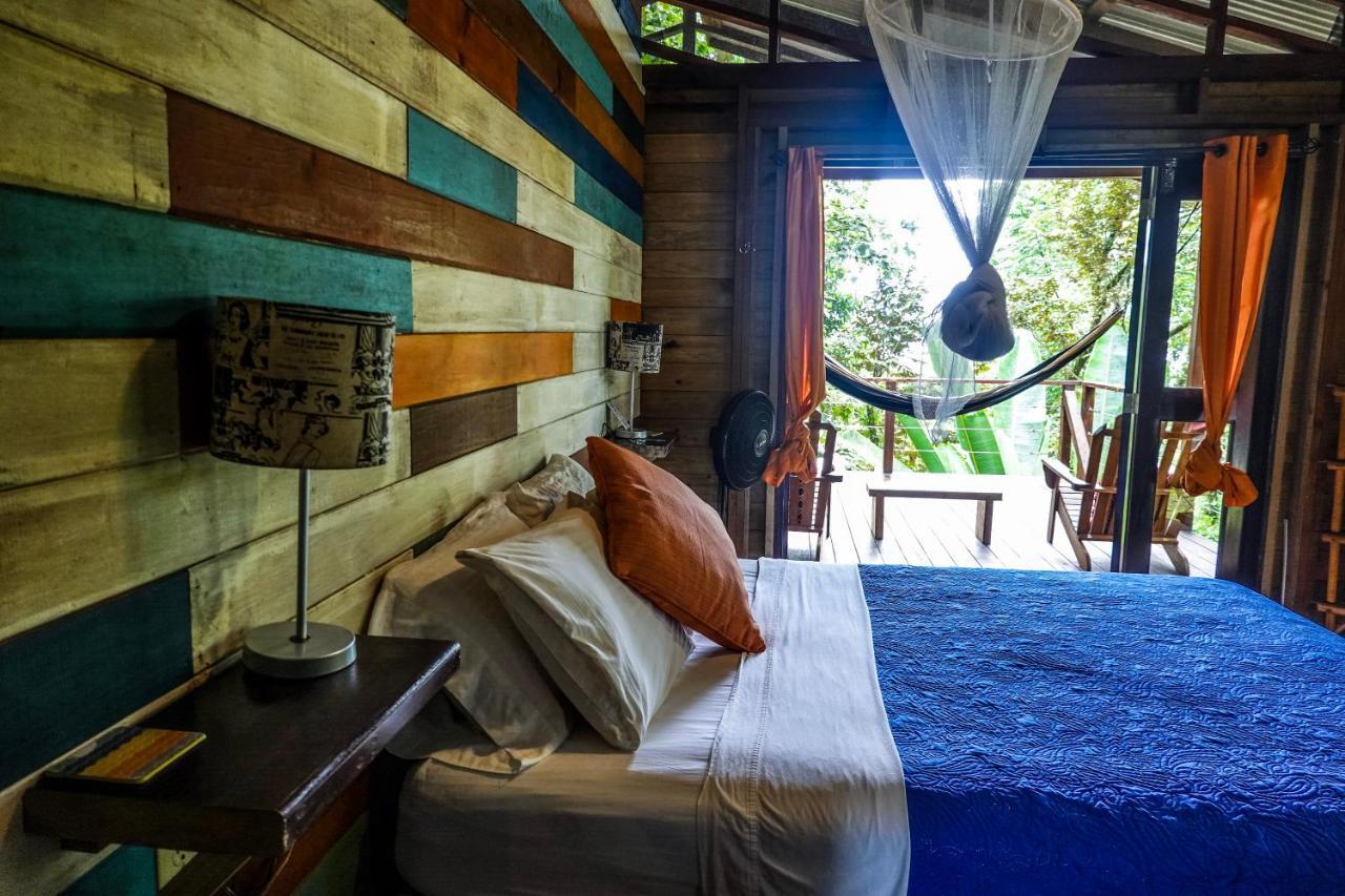 Surf Break At Paunch Bed & Breakfast Bocas del Toro Exterior photo